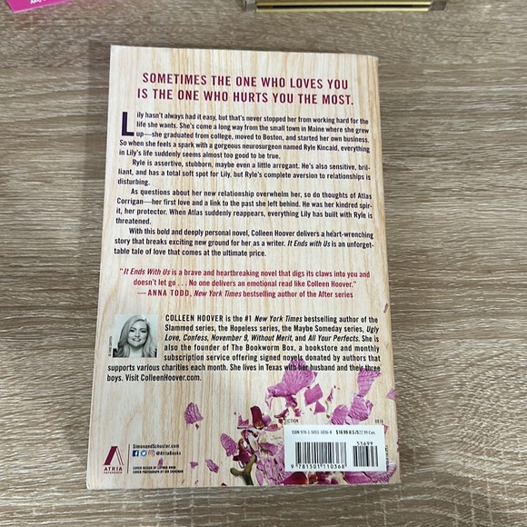 It Ends With Us by Colleen Hoover - Picture 2 of 3